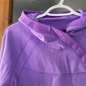 Chandail en polar mauve Lululemon. Size 4